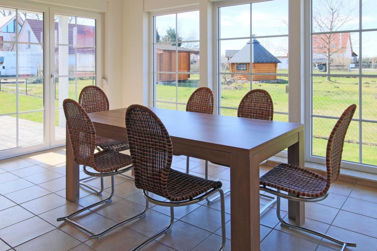 Ferienhaus Luessvitz Ummanz エクステリア 写真