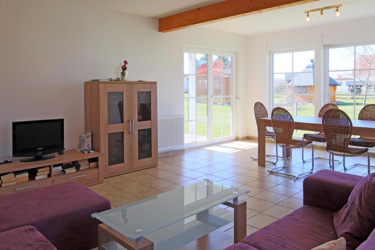 Ferienhaus Luessvitz Ummanz エクステリア 写真
