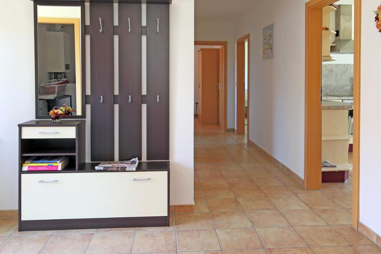 Ferienhaus Luessvitz Ummanz エクステリア 写真