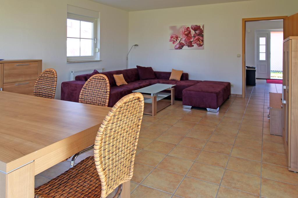Ferienhaus Luessvitz Ummanz エクステリア 写真
